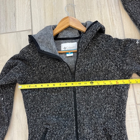 Columbia fleece jacket , Size Small , black&white, outdoor , hiking - Picture 11 of 12